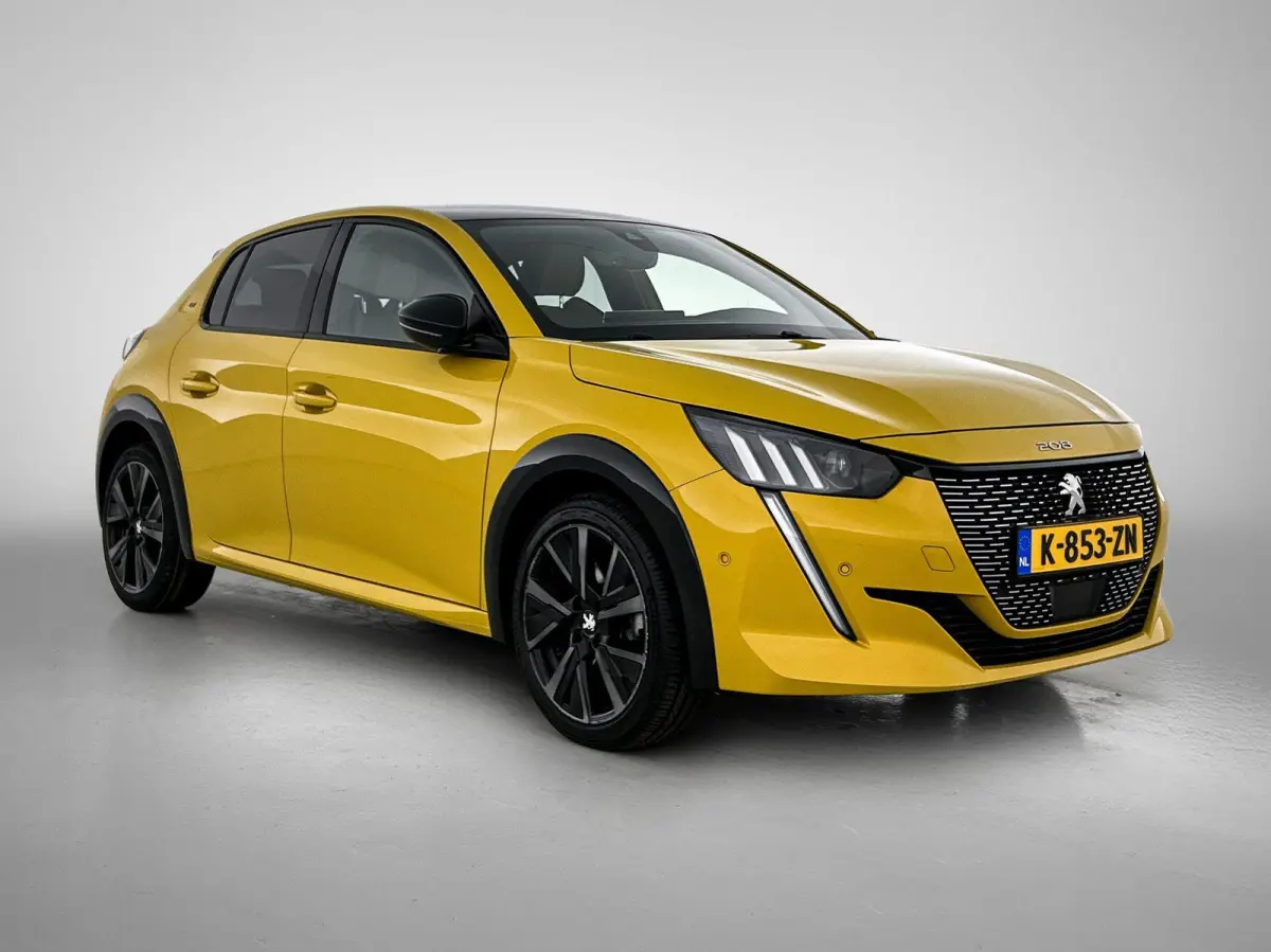 1.2 100pk GT Pack | Navigatie | Adaptieve Cruise Control | Camera | Climate Control | Dodehoekdetectie | Stoelverwarming | 17"LMV | Keyless Entry/Start |