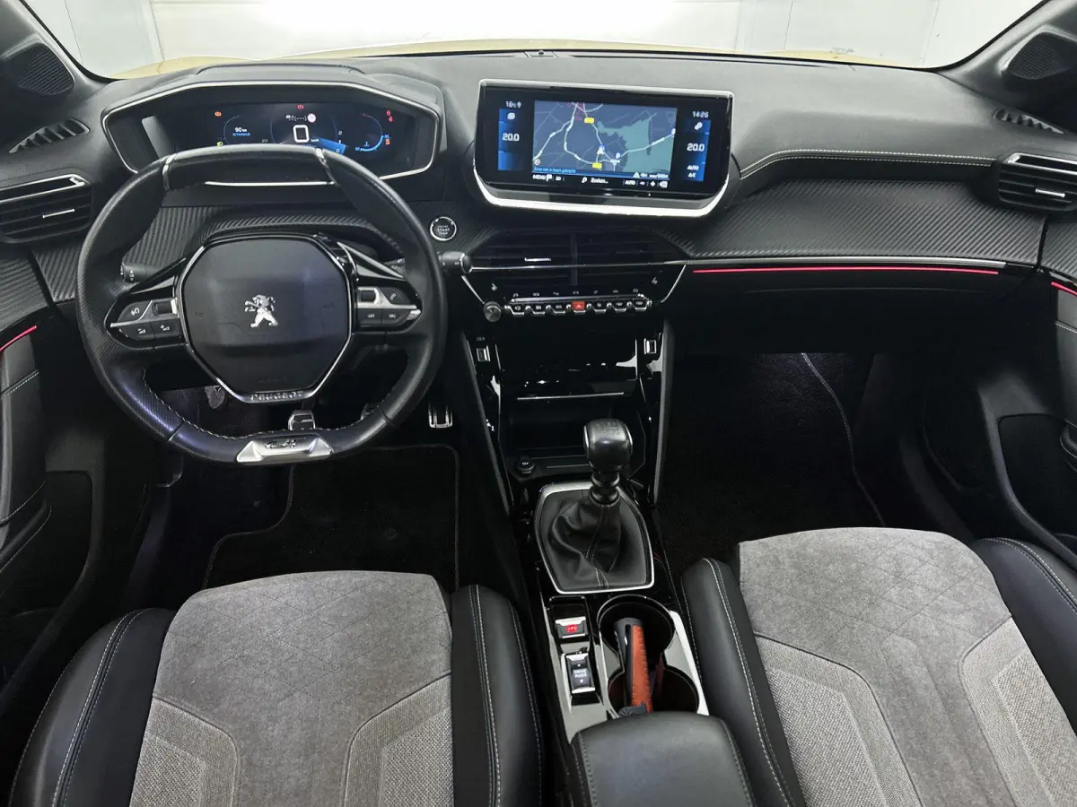 1.2 100pk GT Pack | Navigatie | Adaptieve Cruise Control | Camera | Climate Control | Dodehoekdetectie | Stoelverwarming | 17"LMV | Keyless Entry/Start |