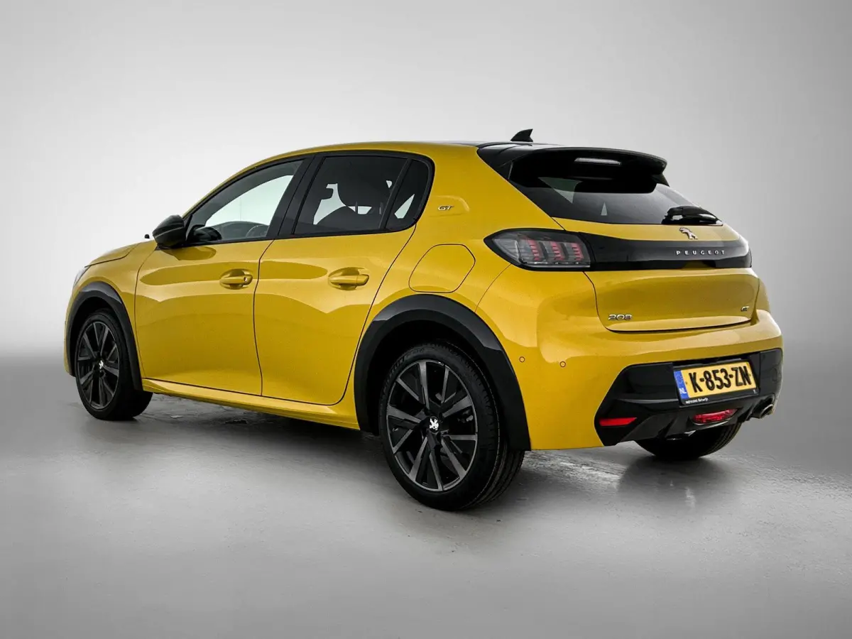 1.2 100pk GT Pack | Navigatie | Adaptieve Cruise Control | Camera | Climate Control | Dodehoekdetectie | Stoelverwarming | 17"LMV | Keyless Entry/Start |