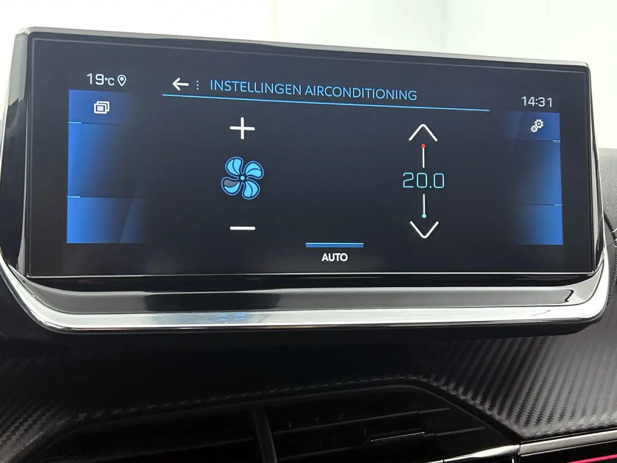 1.2 100pk GT Pack | Navigatie | Adaptieve Cruise Control | Camera | Climate Control | Dodehoekdetectie | Stoelverwarming | 17"LMV | Keyless Entry/Start |