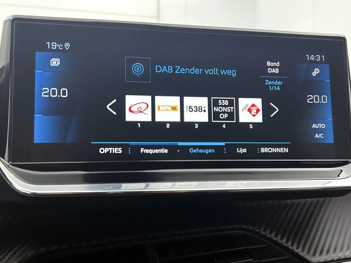 1.2 100pk GT Pack | Navigatie | Adaptieve Cruise Control | Camera | Climate Control | Dodehoekdetectie | Stoelverwarming | 17"LMV | Keyless Entry/Start |