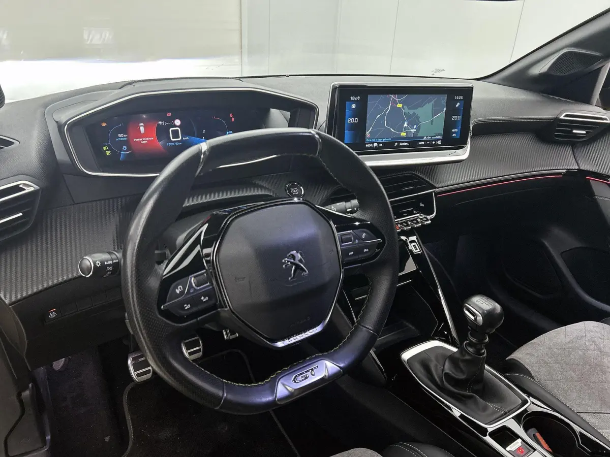 1.2 100pk GT Pack | Navigatie | Adaptieve Cruise Control | Camera | Climate Control | Dodehoekdetectie | Stoelverwarming | 17"LMV | Keyless Entry/Start |