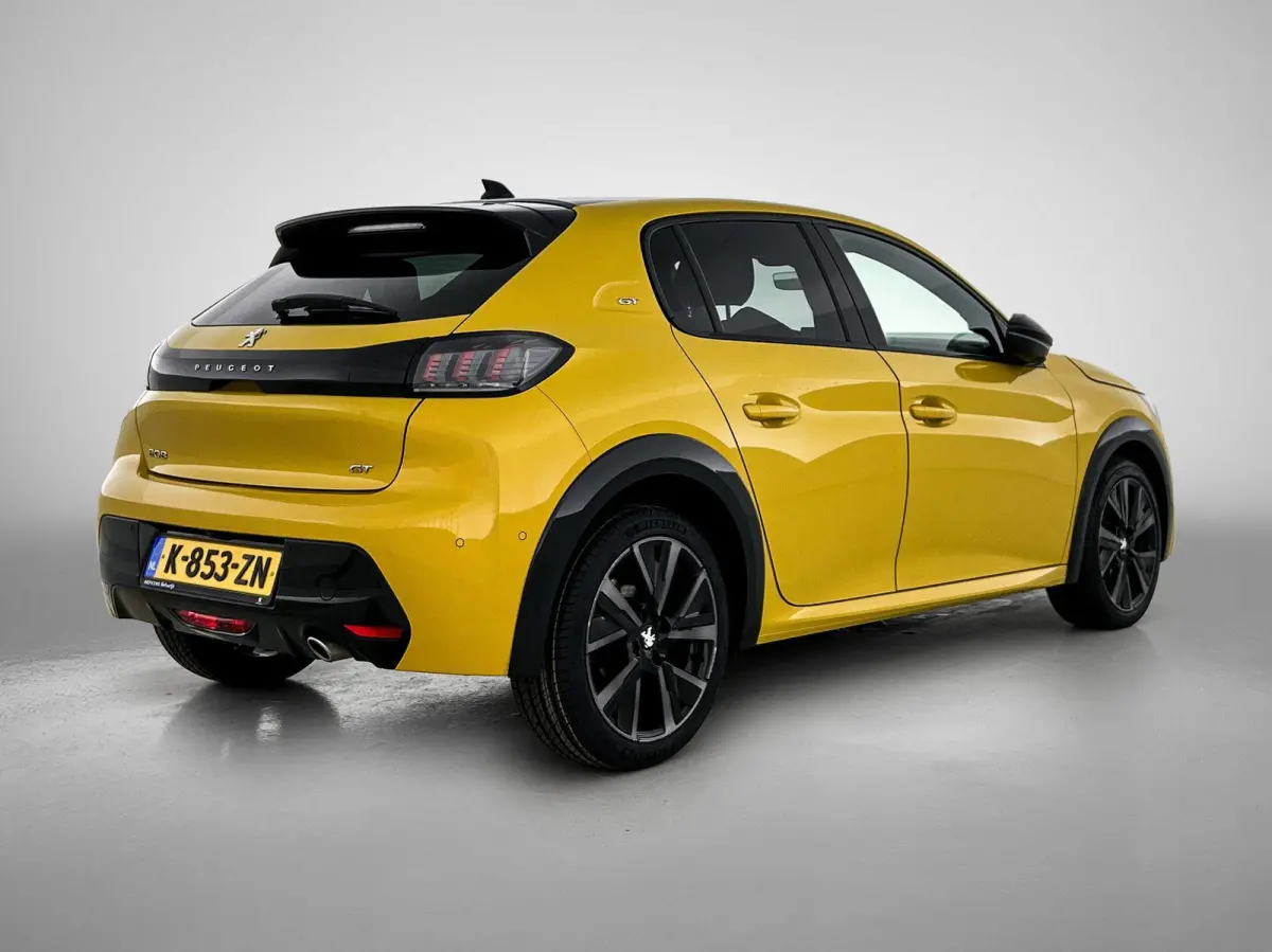 1.2 100pk GT Pack | Navigatie | Adaptieve Cruise Control | Camera | Climate Control | Dodehoekdetectie | Stoelverwarming | 17"LMV | Keyless Entry/Start |