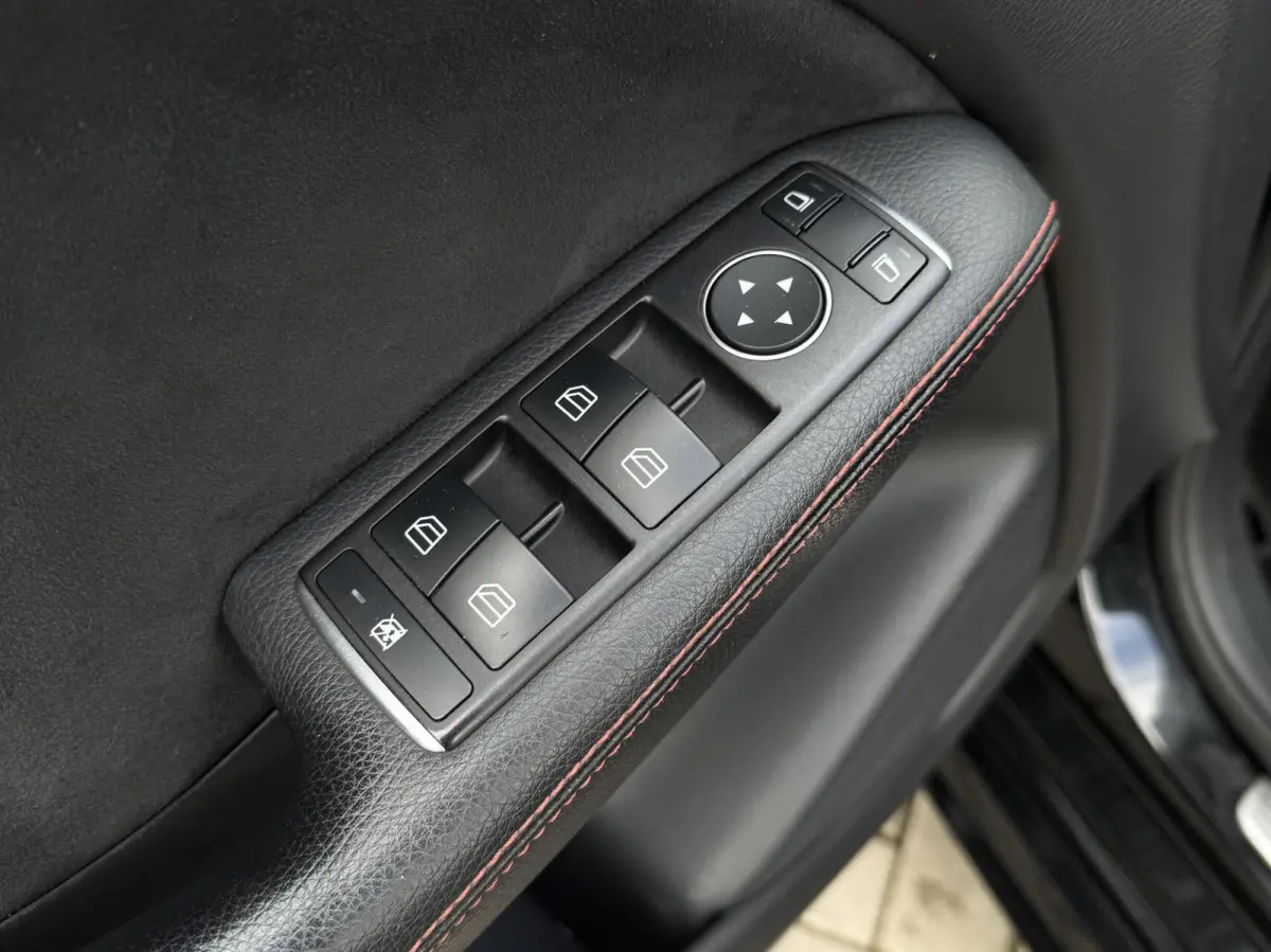 180 Business Solution AMG | Trekhaak | CarPlay | Camera | Automaat | Cruise control | Dealer onderhouden! |