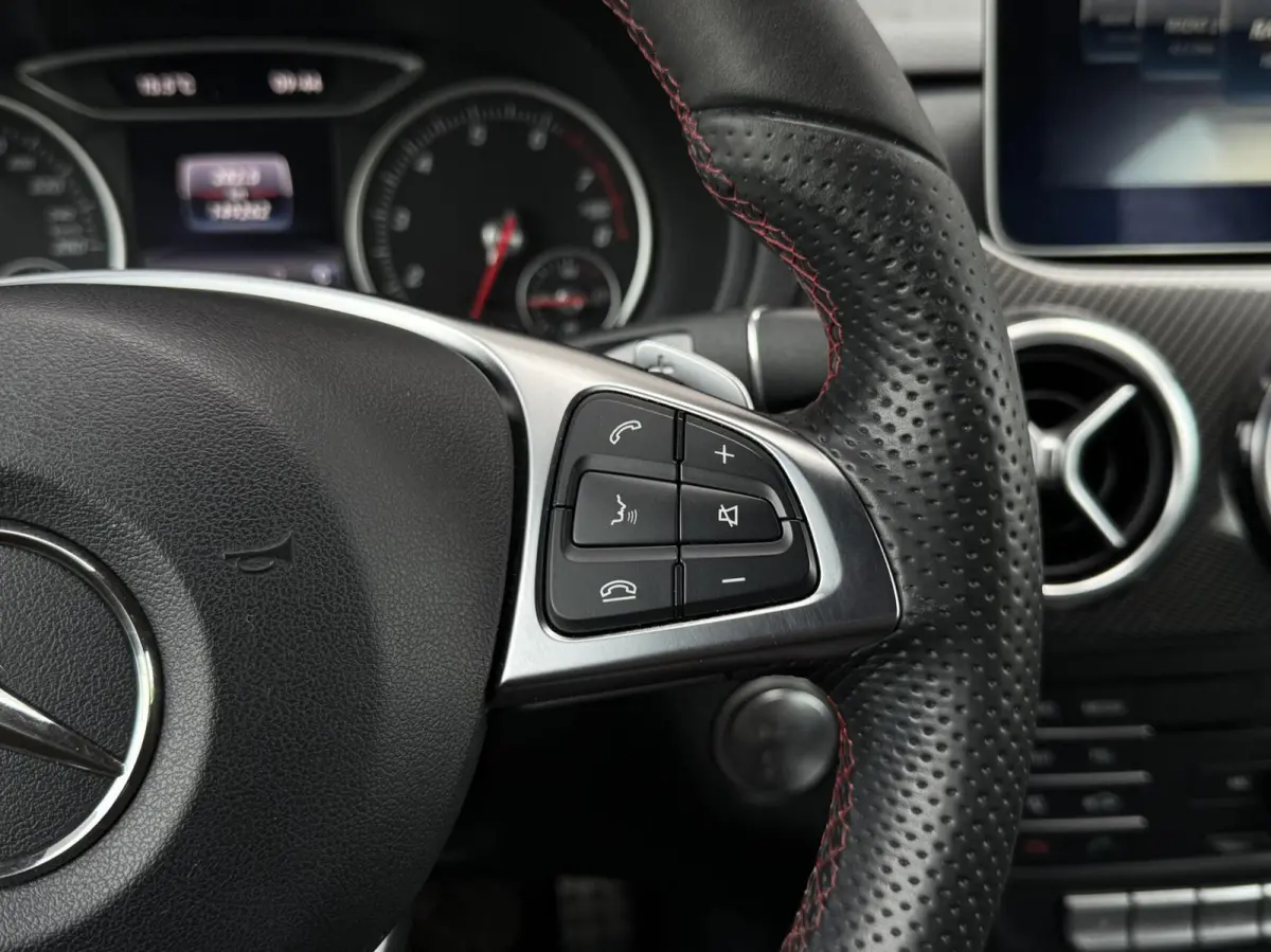 180 Business Solution AMG | Trekhaak | CarPlay | Camera | Automaat | Cruise control | Dealer onderhouden! |