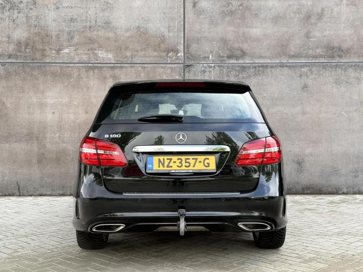 180 Business Solution AMG | Trekhaak | CarPlay | Camera | Automaat | Cruise control | Dealer onderhouden! |