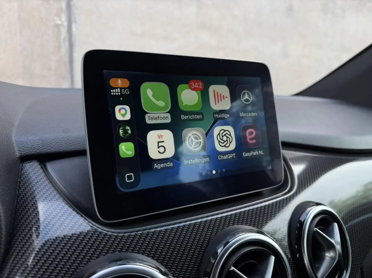 180 Business Solution AMG | Trekhaak | CarPlay | Camera | Automaat | Cruise control | Dealer onderhouden! |