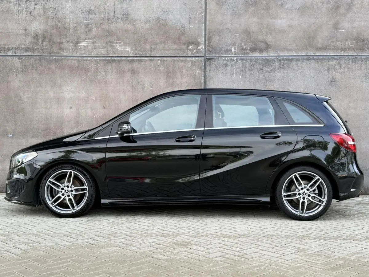 180 Business Solution AMG | Trekhaak | CarPlay | Camera | Automaat | Cruise control | Dealer onderhouden! |