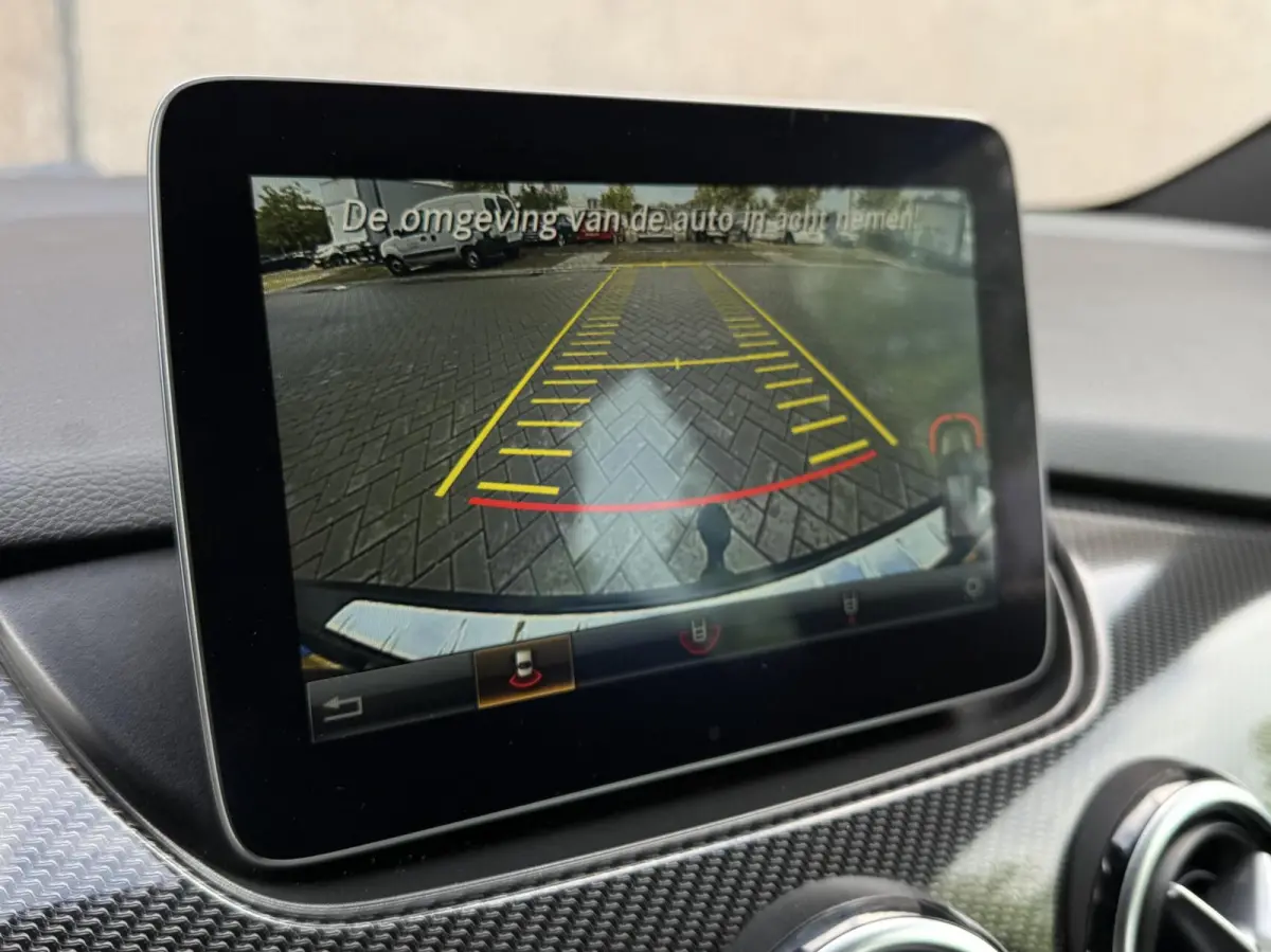 180 Business Solution AMG | Trekhaak | CarPlay | Camera | Automaat | Cruise control | Dealer onderhouden! |
