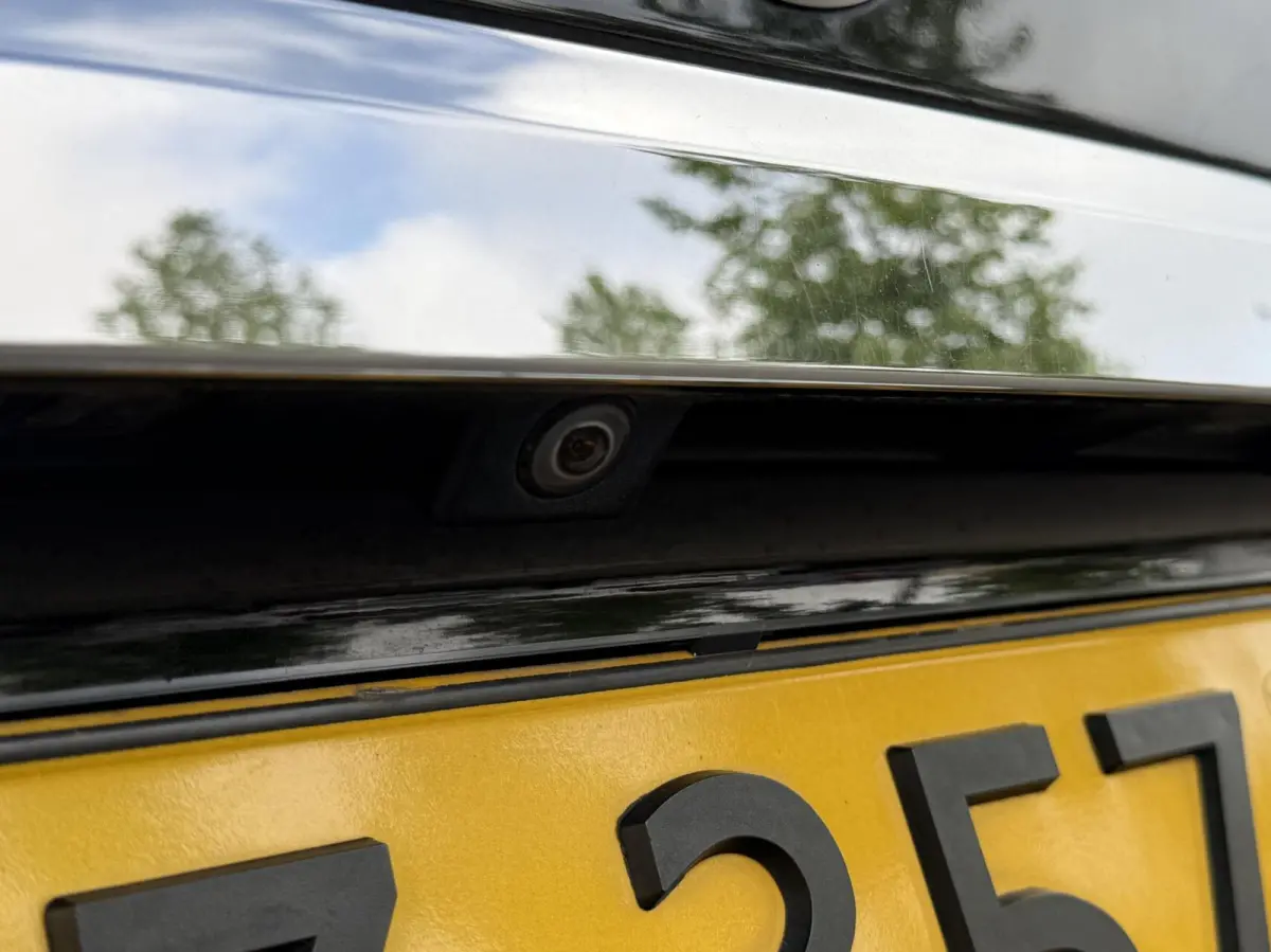 180 Business Solution AMG | Trekhaak | CarPlay | Camera | Automaat | Cruise control | Dealer onderhouden! |