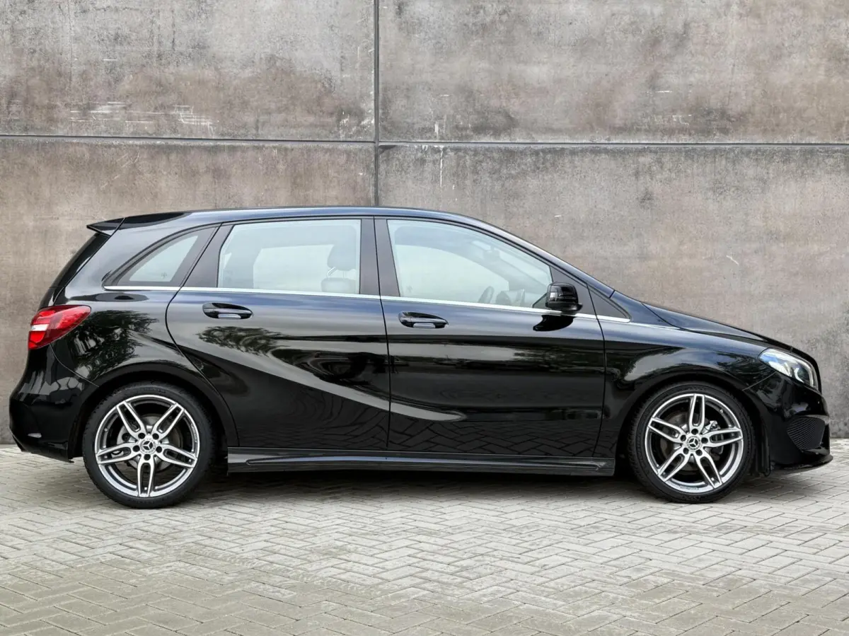 180 Business Solution AMG | Trekhaak | CarPlay | Camera | Automaat | Cruise control | Dealer onderhouden! |