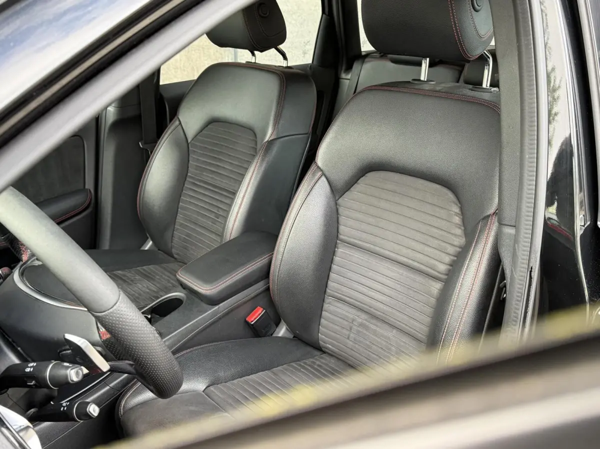 180 Business Solution AMG | Trekhaak | CarPlay | Camera | Automaat | Cruise control | Dealer onderhouden! |