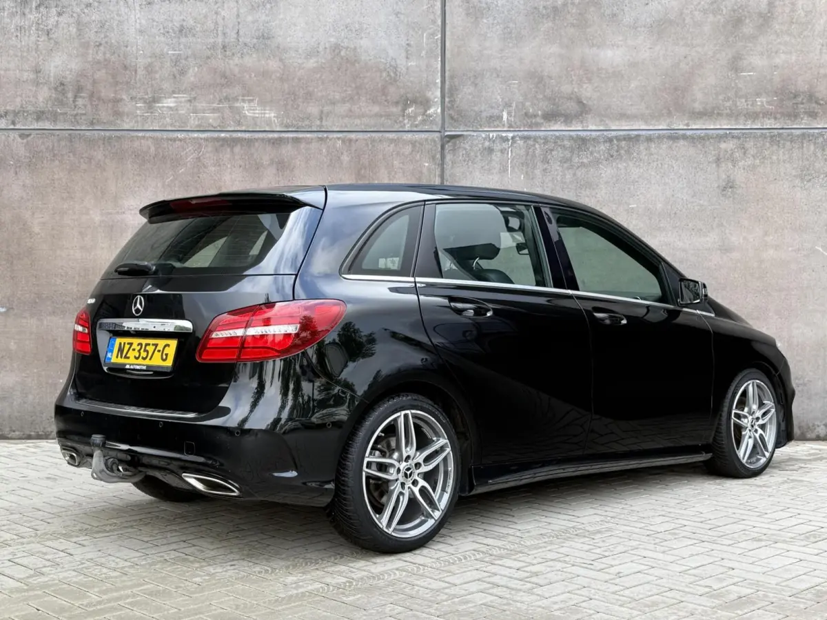 180 Business Solution AMG | Trekhaak | CarPlay | Camera | Automaat | Cruise control | Dealer onderhouden! |