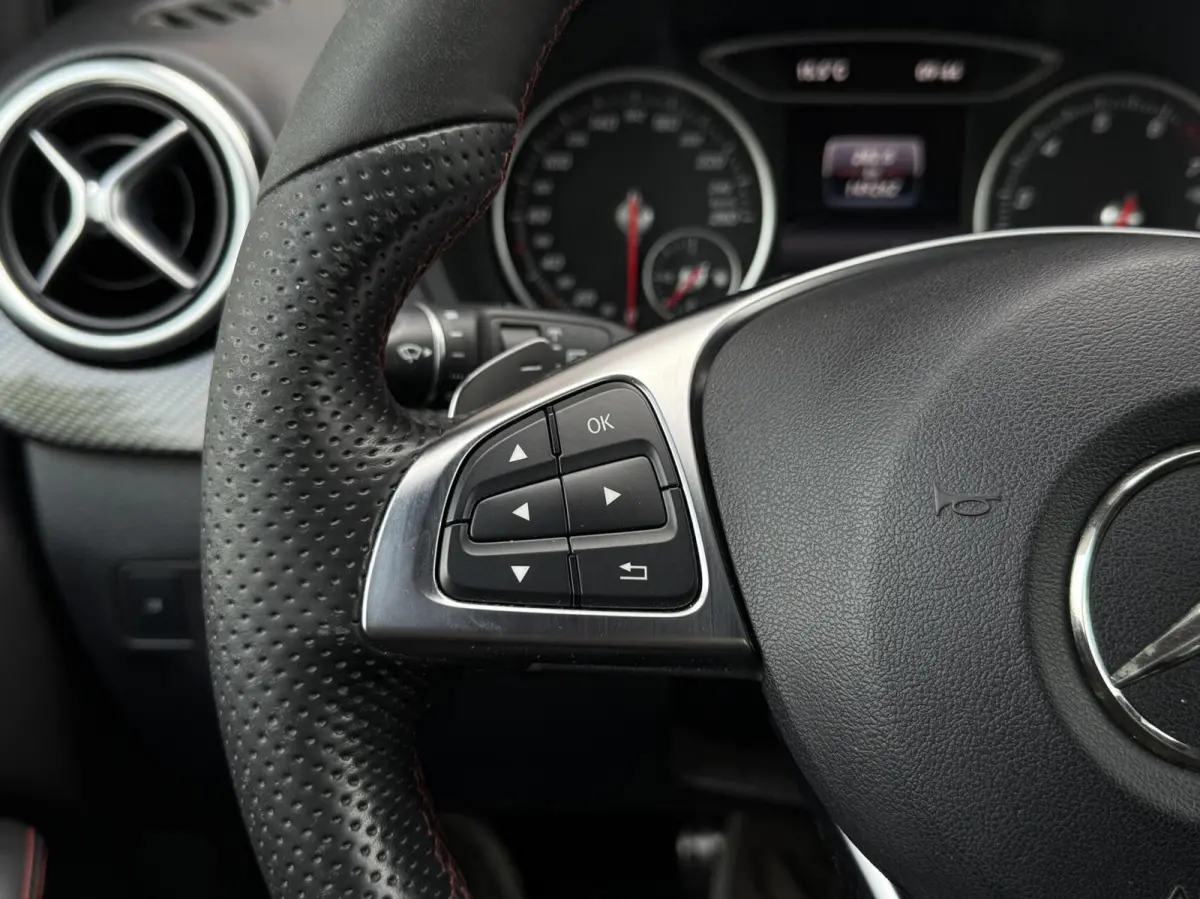 180 Business Solution AMG | Trekhaak | CarPlay | Camera | Automaat | Cruise control | Dealer onderhouden! |