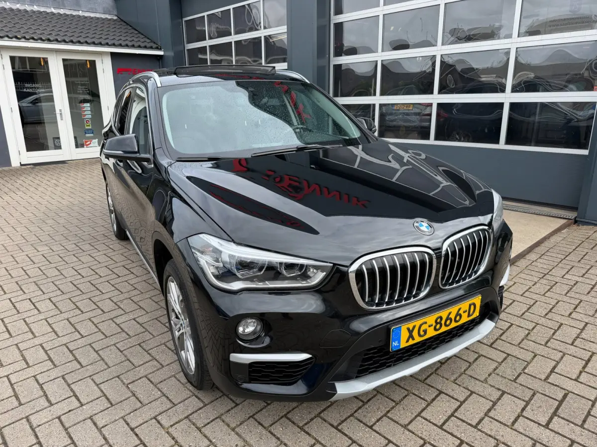 SDrive20i High Executive / SportLeder / Pano / Head-Up / Harman & Kardon / Trekhaak .