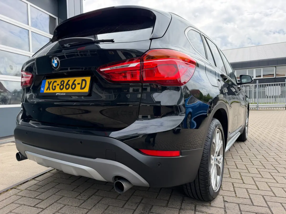 SDrive20i High Executive / SportLeder / Pano / Head-Up / Harman & Kardon / Trekhaak .