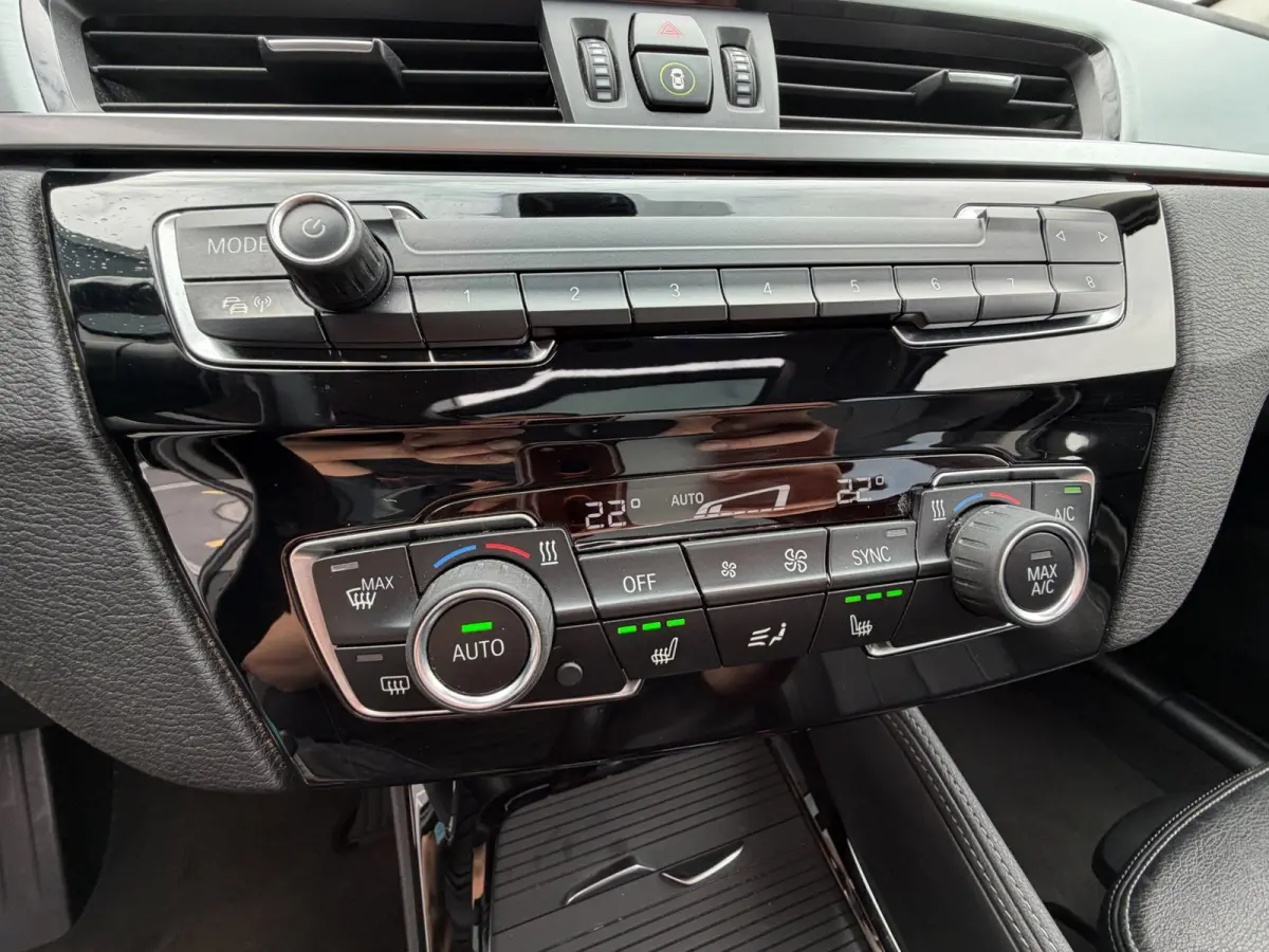 SDrive20i High Executive / SportLeder / Pano / Head-Up / Harman & Kardon / Trekhaak .
