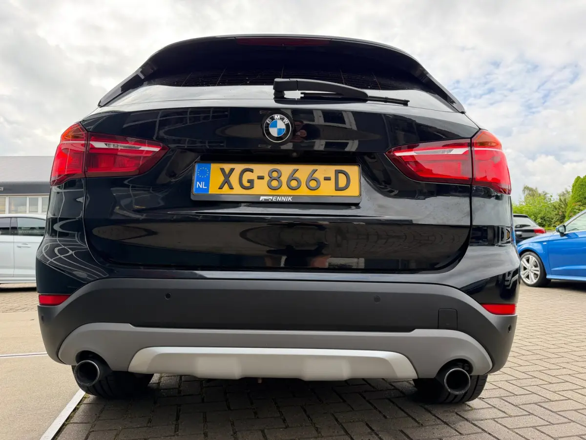 SDrive20i High Executive / SportLeder / Pano / Head-Up / Harman & Kardon / Trekhaak .