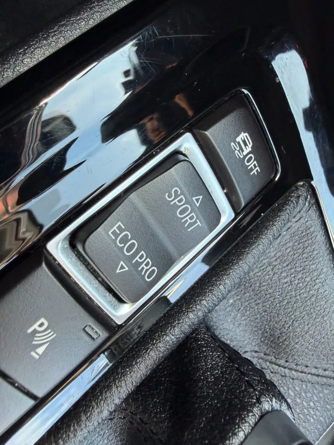 SDrive20i High Executive / SportLeder / Pano / Head-Up / Harman & Kardon / Trekhaak .