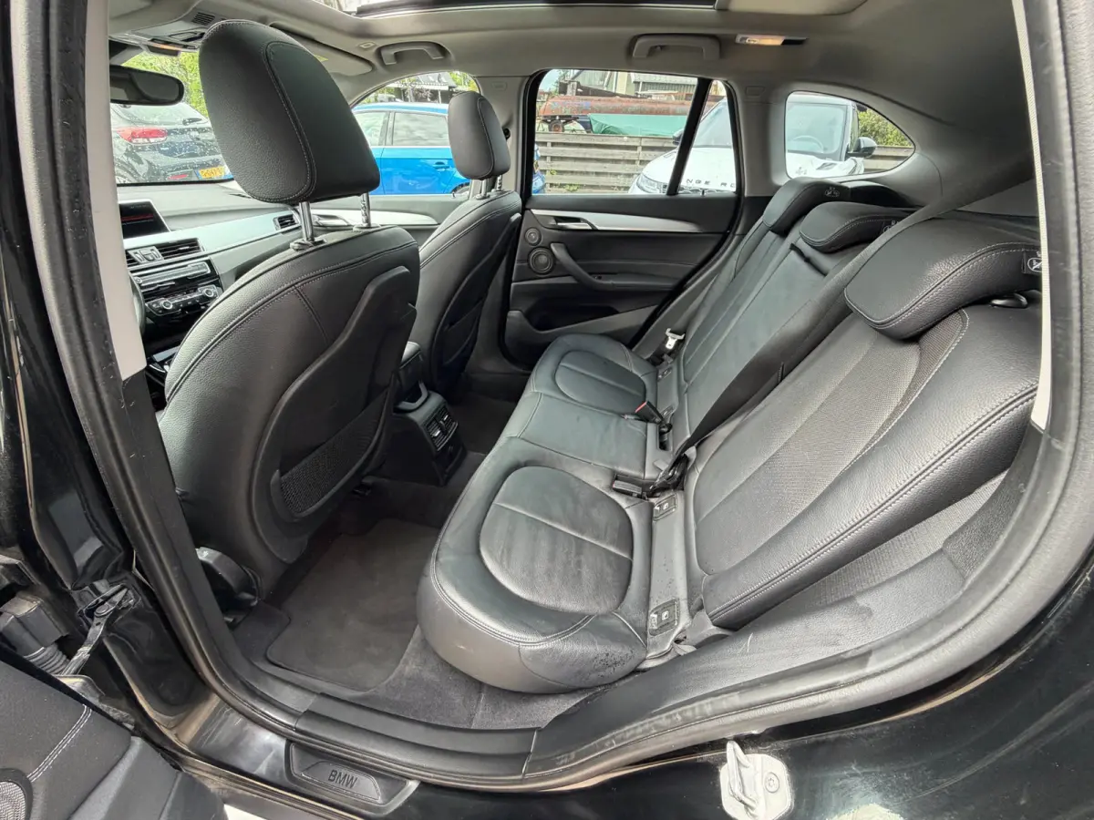 SDrive20i High Executive / SportLeder / Pano / Head-Up / Harman & Kardon / Trekhaak .
