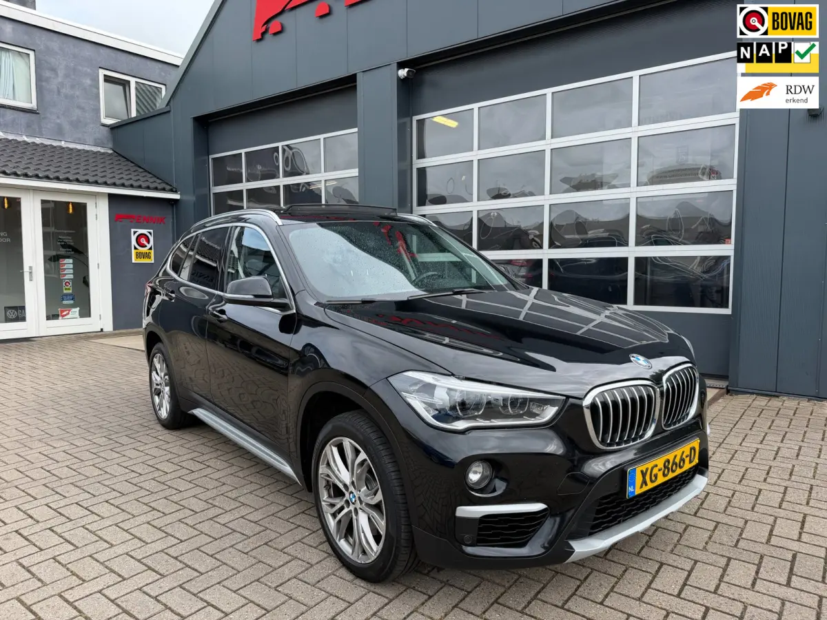 SDrive20i High Executive / SportLeder / Pano / Head-Up / Harman & Kardon / Trekhaak .
