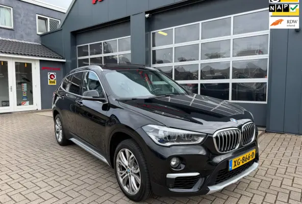 SDrive20i High Executive / SportLeder / Pano / Head-Up / Harman & Kardon / Trekhaak .