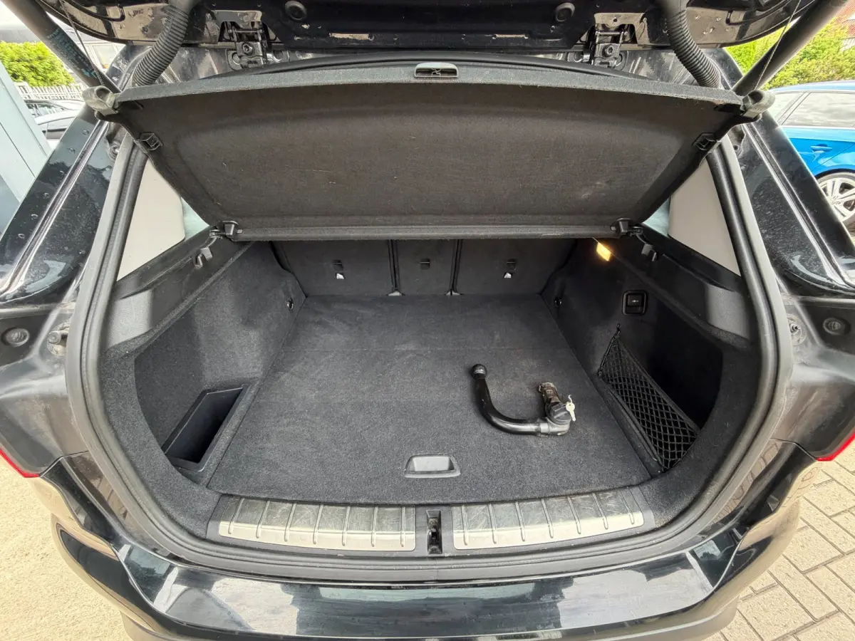 SDrive20i High Executive / SportLeder / Pano / Head-Up / Harman & Kardon / Trekhaak .