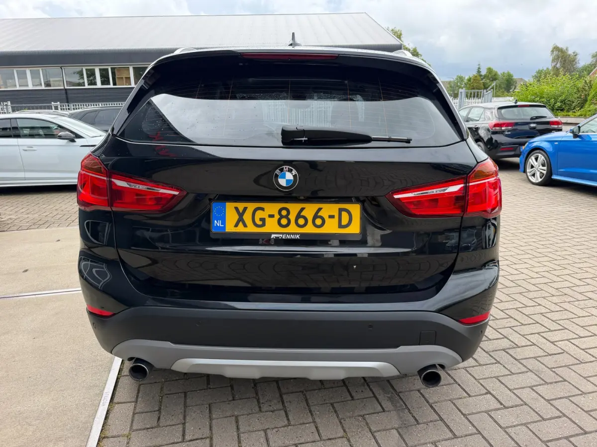 SDrive20i High Executive / SportLeder / Pano / Head-Up / Harman & Kardon / Trekhaak .