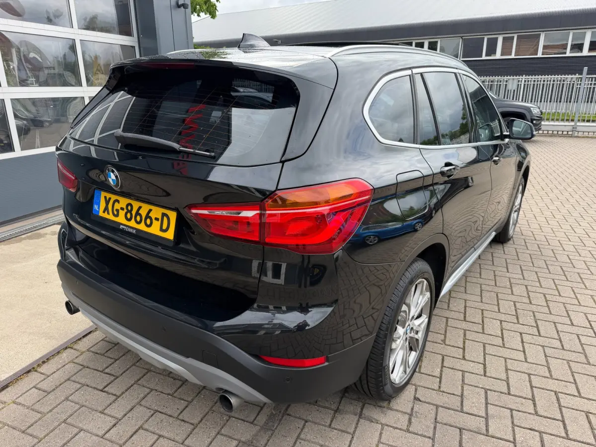 SDrive20i High Executive / SportLeder / Pano / Head-Up / Harman & Kardon / Trekhaak .