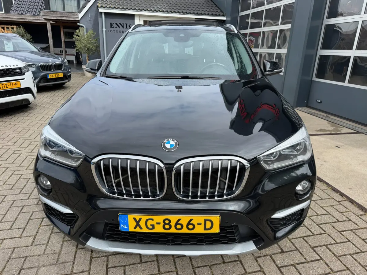 SDrive20i High Executive / SportLeder / Pano / Head-Up / Harman & Kardon / Trekhaak .