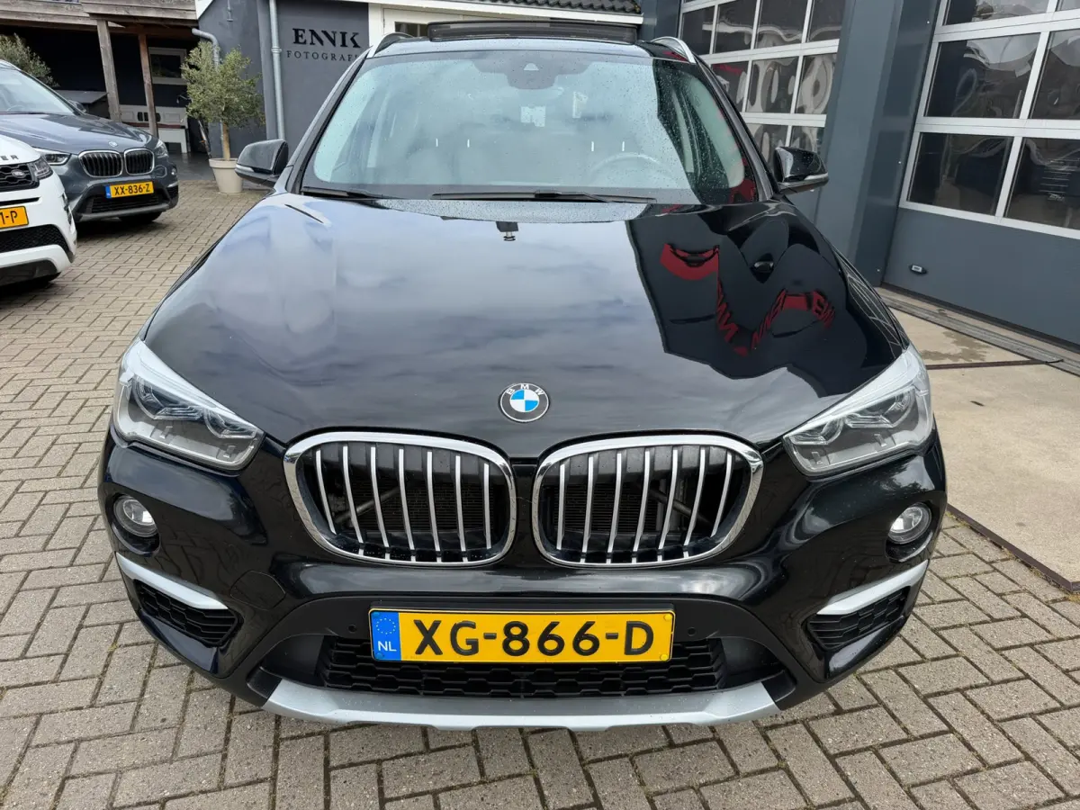 SDrive20i High Executive / SportLeder / Pano / Head-Up / Harman & Kardon / Trekhaak .