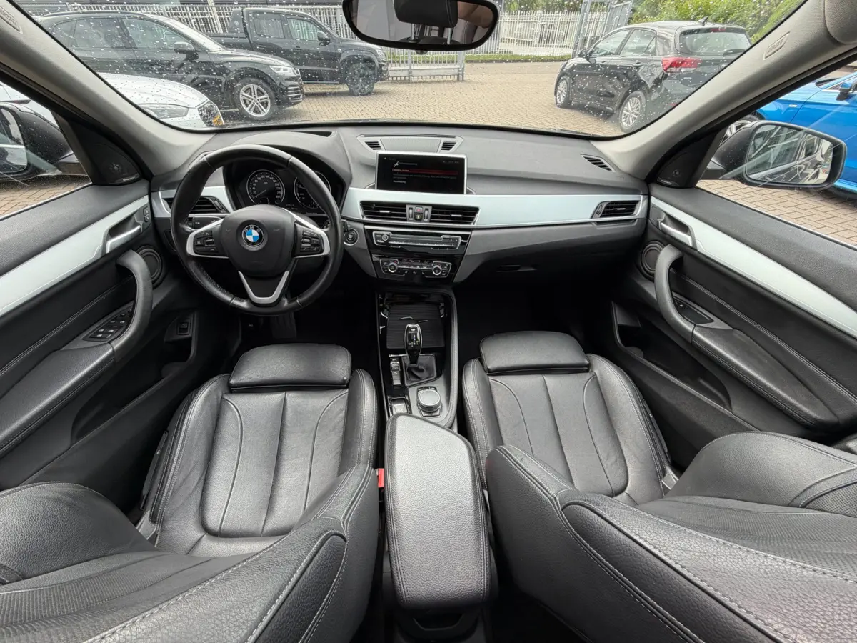 SDrive20i High Executive / SportLeder / Pano / Head-Up / Harman & Kardon / Trekhaak .