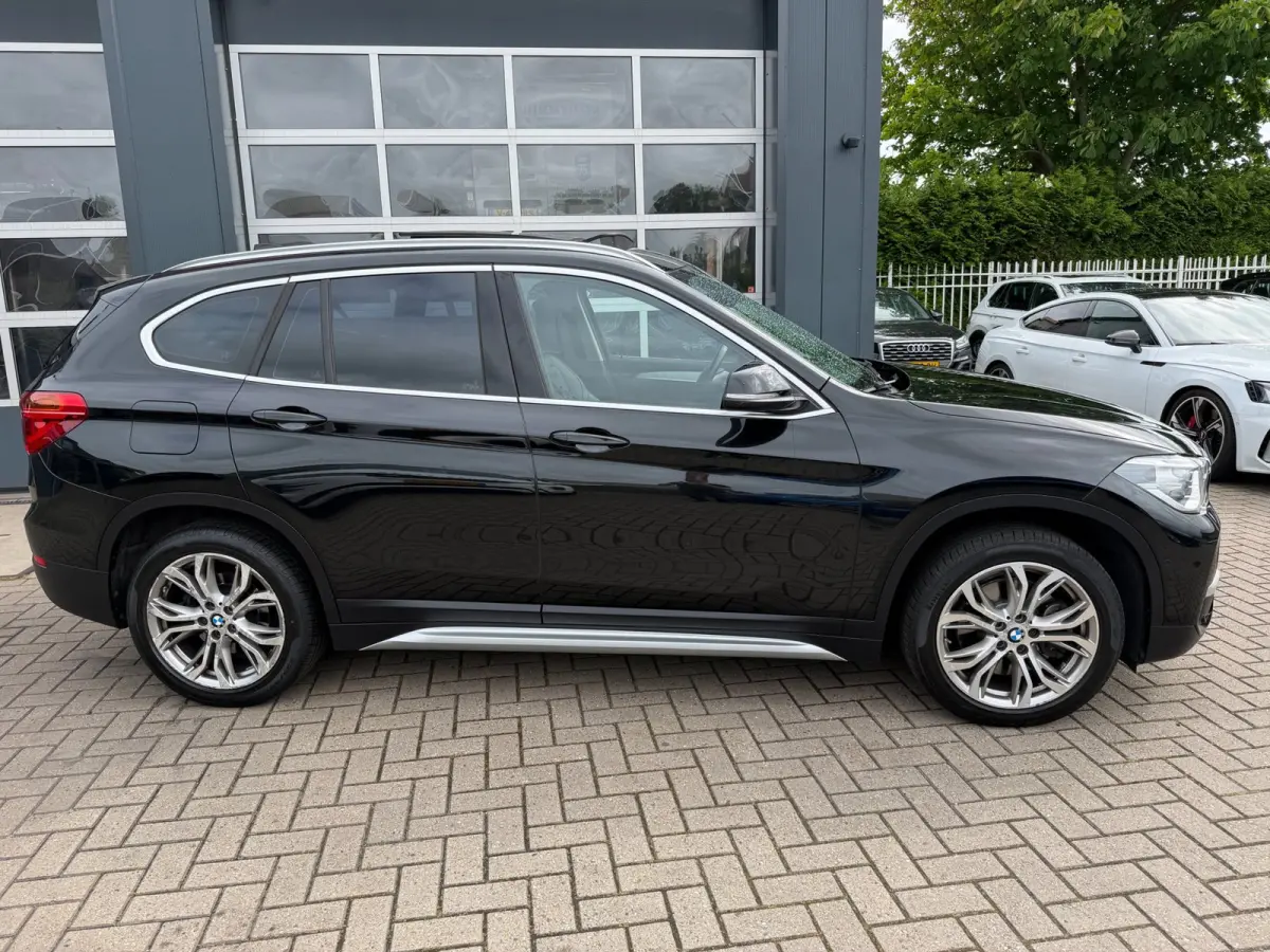 SDrive20i High Executive / SportLeder / Pano / Head-Up / Harman & Kardon / Trekhaak .