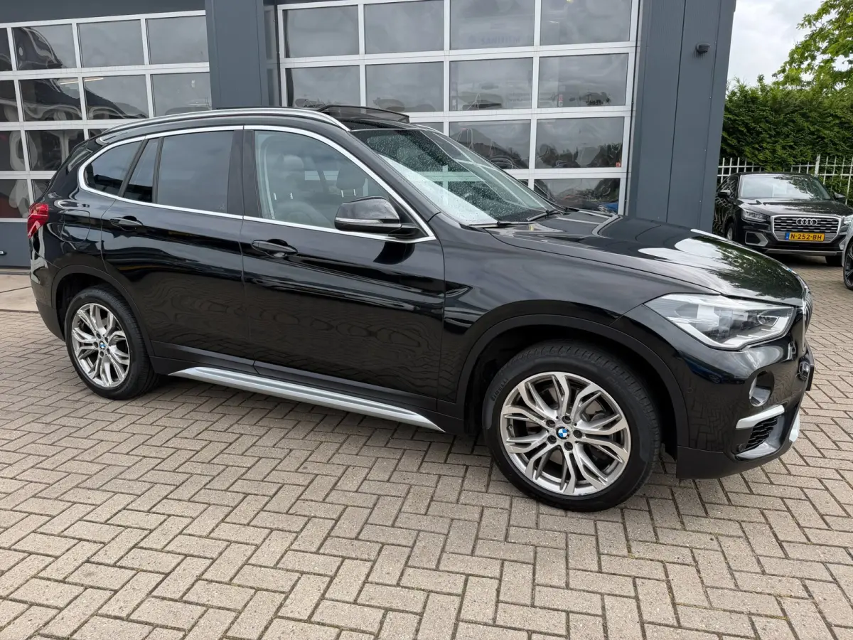 SDrive20i High Executive / SportLeder / Pano / Head-Up / Harman & Kardon / Trekhaak .