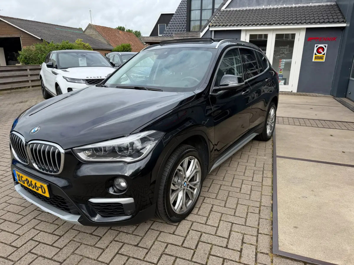 SDrive20i High Executive / SportLeder / Pano / Head-Up / Harman & Kardon / Trekhaak .