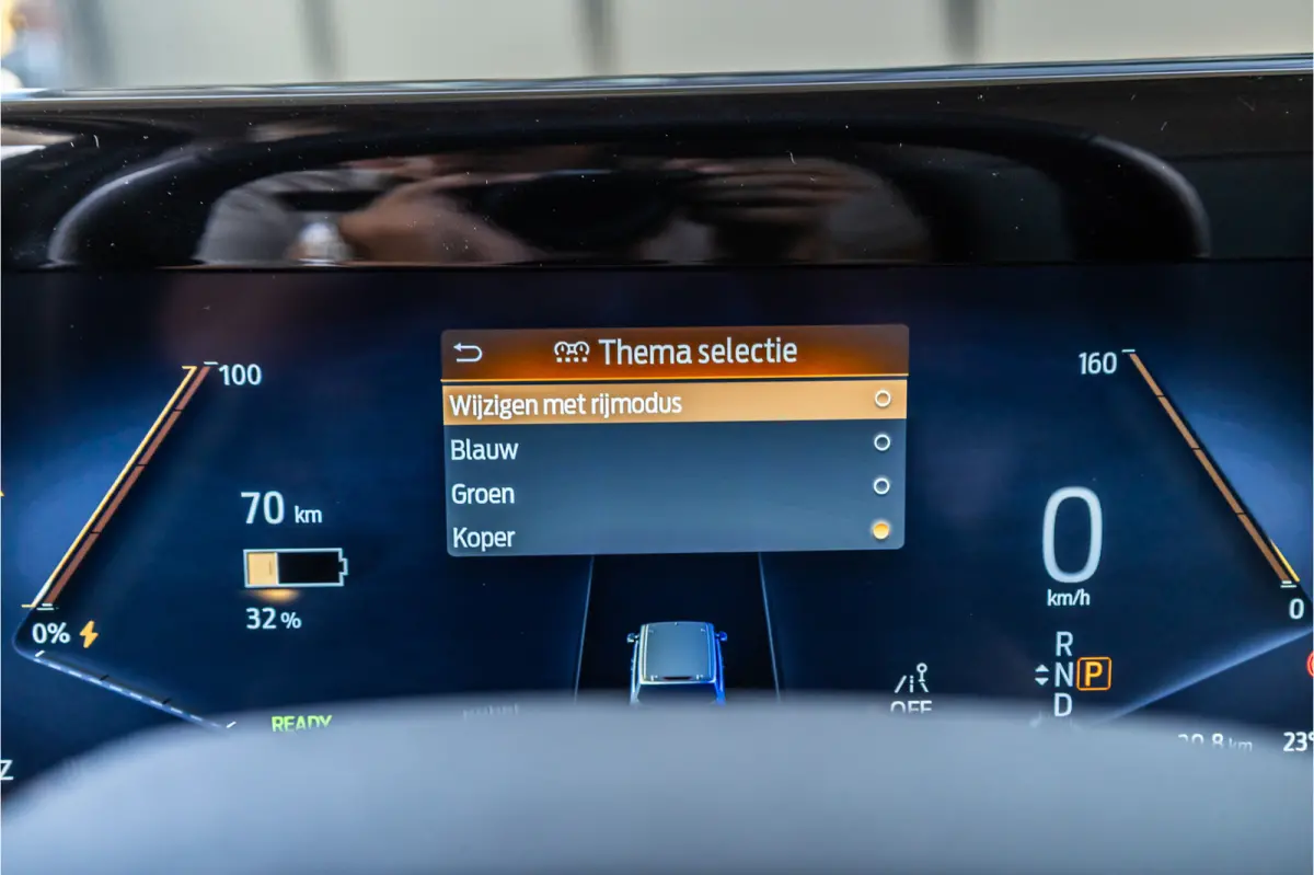340 L2H1 DC Sport 65 kWh | Dubbel cabine | 350 KM Range | 360 Camera | Driving Assistant | L+R Schuifdeur | DSS LED | Middenconsole | 5-Zitter | Navigatie | CarPlay | ACC | Blind Spot | Stuu