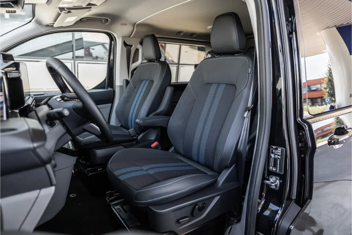 340 L2H1 DC Sport 65 kWh | Dubbel cabine | 350 KM Range | 360 Camera | Driving Assistant | L+R Schuifdeur | DSS LED | Middenconsole | 5-Zitter | Navigatie | CarPlay | ACC | Blind Spot | Stuu