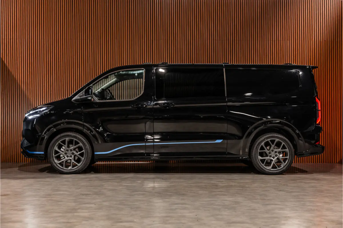 340 L2H1 DC Sport 65 kWh | Dubbel cabine | 350 KM Range | 360 Camera | Driving Assistant | L+R Schuifdeur | DSS LED | Middenconsole | 5-Zitter | Navigatie | CarPlay | ACC | Blind Spot | Stuu
