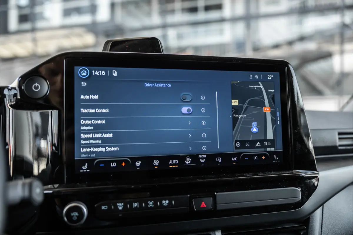 340 L2H1 DC Sport 65 kWh | Dubbel cabine | 350 KM Range | 360 Camera | Driving Assistant | L+R Schuifdeur | DSS LED | Middenconsole | 5-Zitter | Navigatie | CarPlay | ACC | Blind Spot | Stuu