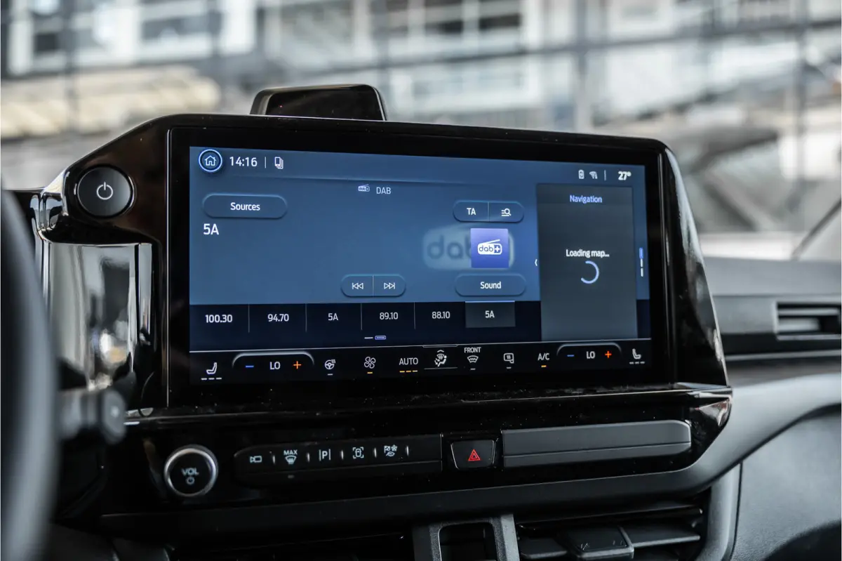 340 L2H1 DC Sport 65 kWh | Dubbel cabine | 350 KM Range | 360 Camera | Driving Assistant | L+R Schuifdeur | DSS LED | Middenconsole | 5-Zitter | Navigatie | CarPlay | ACC | Blind Spot | Stuu