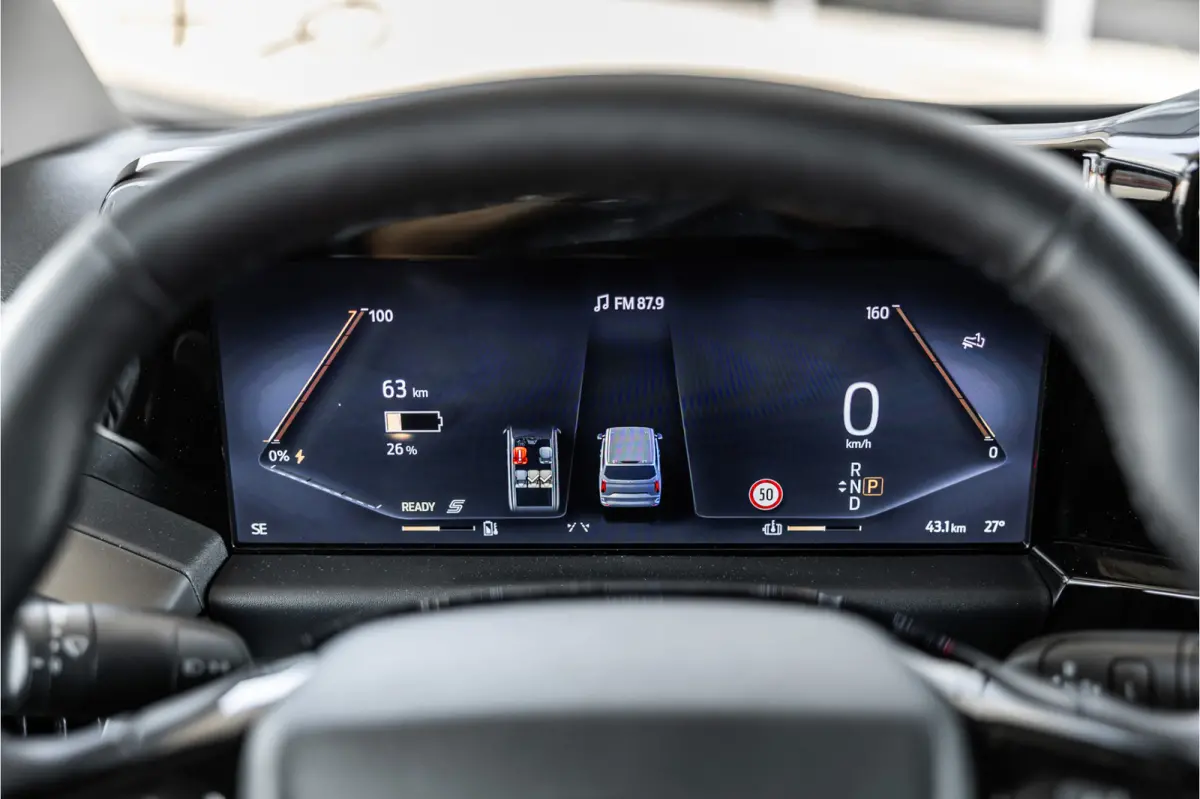 340 L2H1 DC Sport 65 kWh | Dubbel cabine | 350 KM Range | 360 Camera | Driving Assistant | L+R Schuifdeur | DSS LED | Middenconsole | 5-Zitter | Navigatie | CarPlay | ACC | Blind Spot | Stuu