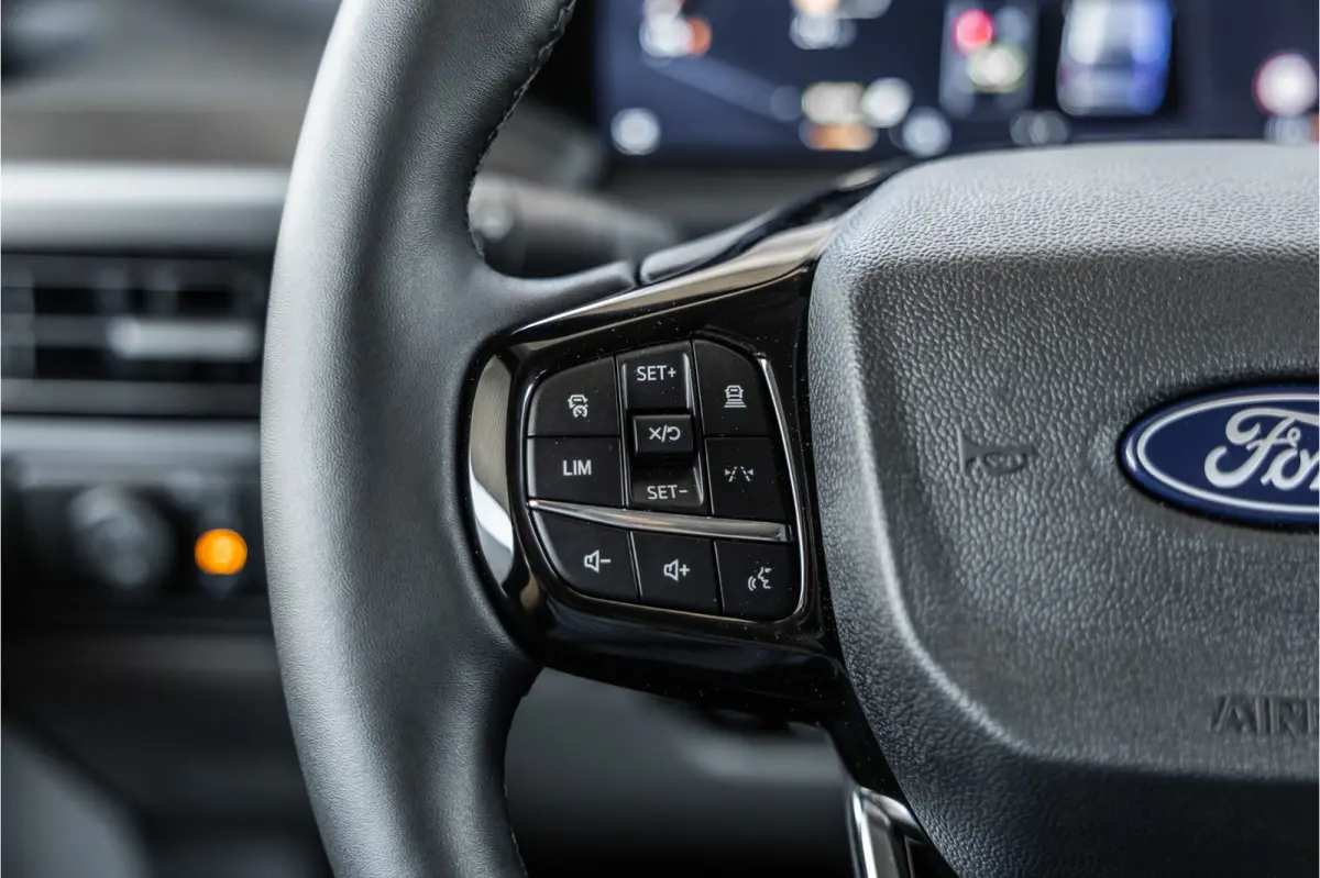 340 L2H1 DC Sport 65 kWh | Dubbel cabine | 350 KM Range | 360 Camera | Driving Assistant | L+R Schuifdeur | DSS LED | Middenconsole | 5-Zitter | Navigatie | CarPlay | ACC | Blind Spot | Stuu