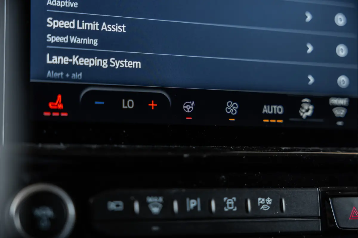 340 L2H1 DC Sport 65 kWh | Dubbel cabine | 350 KM Range | 360 Camera | Driving Assistant | L+R Schuifdeur | DSS LED | Middenconsole | 5-Zitter | Navigatie | CarPlay | ACC | Blind Spot | Stuu