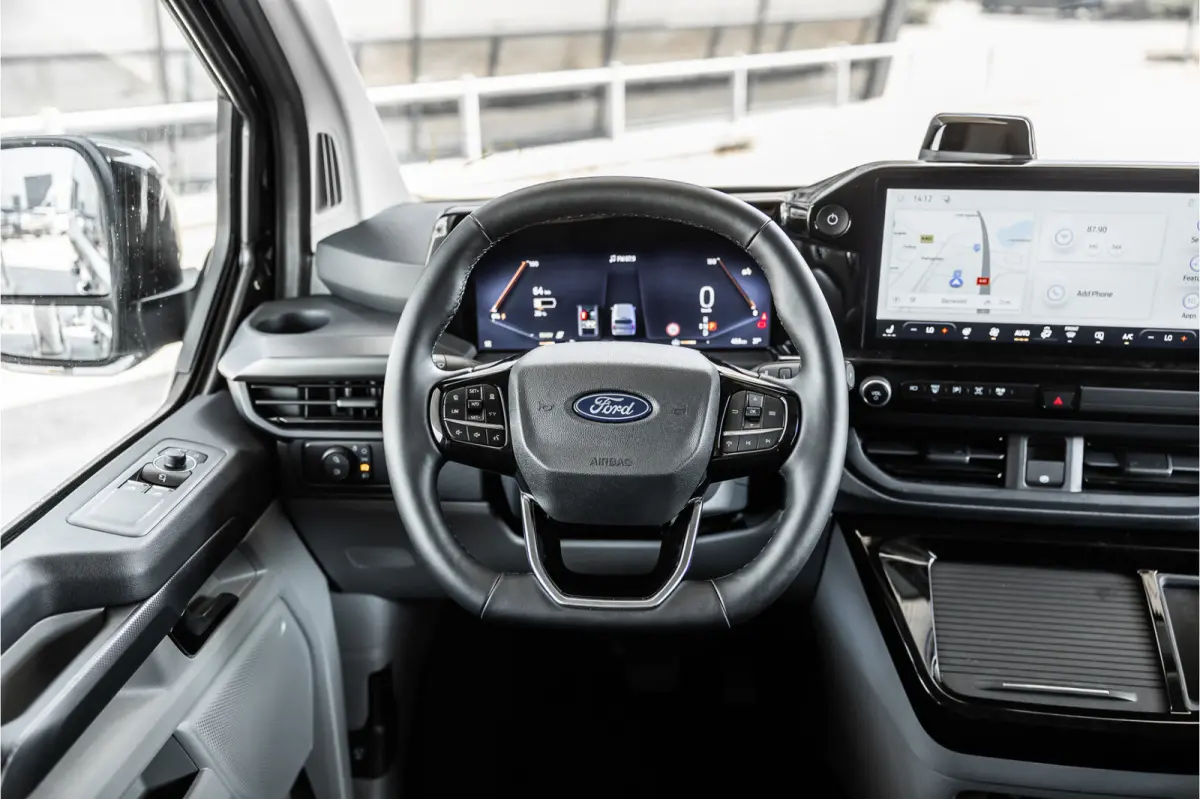 340 L2H1 DC Sport 65 kWh | Dubbel cabine | 350 KM Range | 360 Camera | Driving Assistant | L+R Schuifdeur | DSS LED | Middenconsole | 5-Zitter | Navigatie | CarPlay | ACC | Blind Spot | Stuu