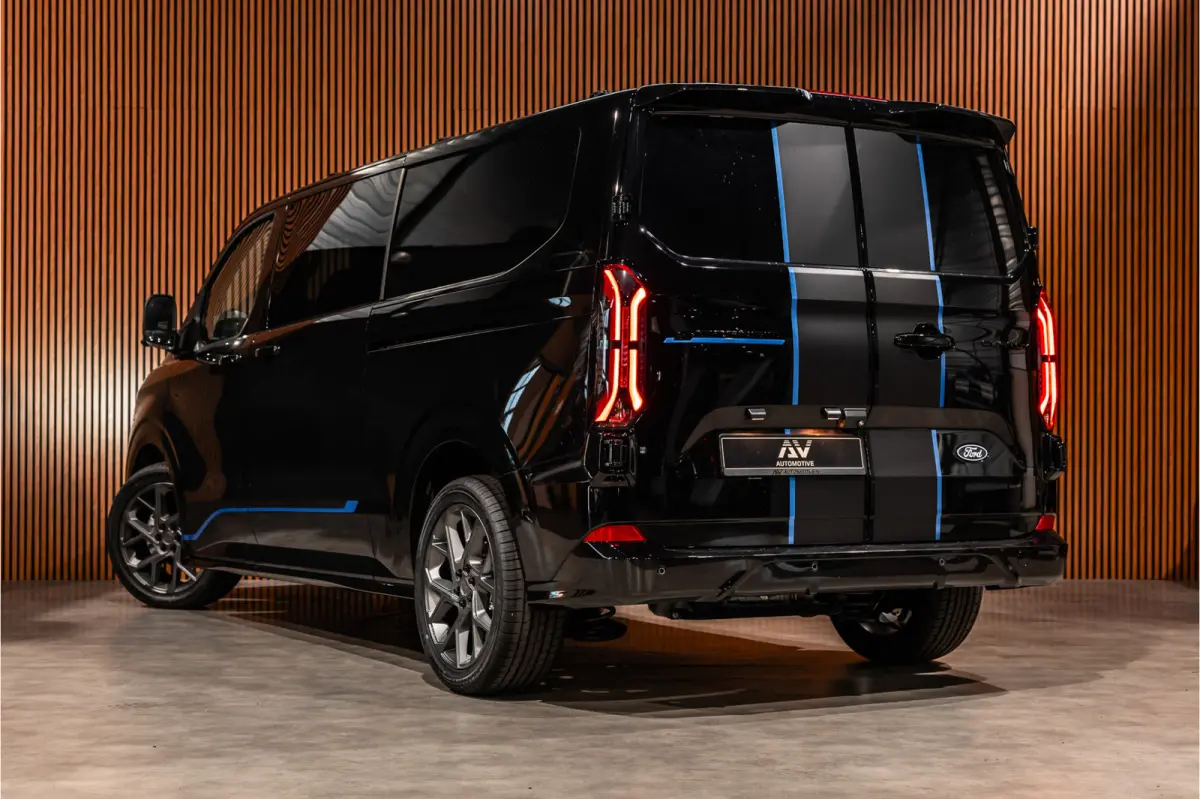 340 L2H1 DC Sport 65 kWh | Dubbel cabine | 350 KM Range | 360 Camera | Driving Assistant | L+R Schuifdeur | DSS LED | Middenconsole | 5-Zitter | Navigatie | CarPlay | ACC | Blind Spot | Stuu
