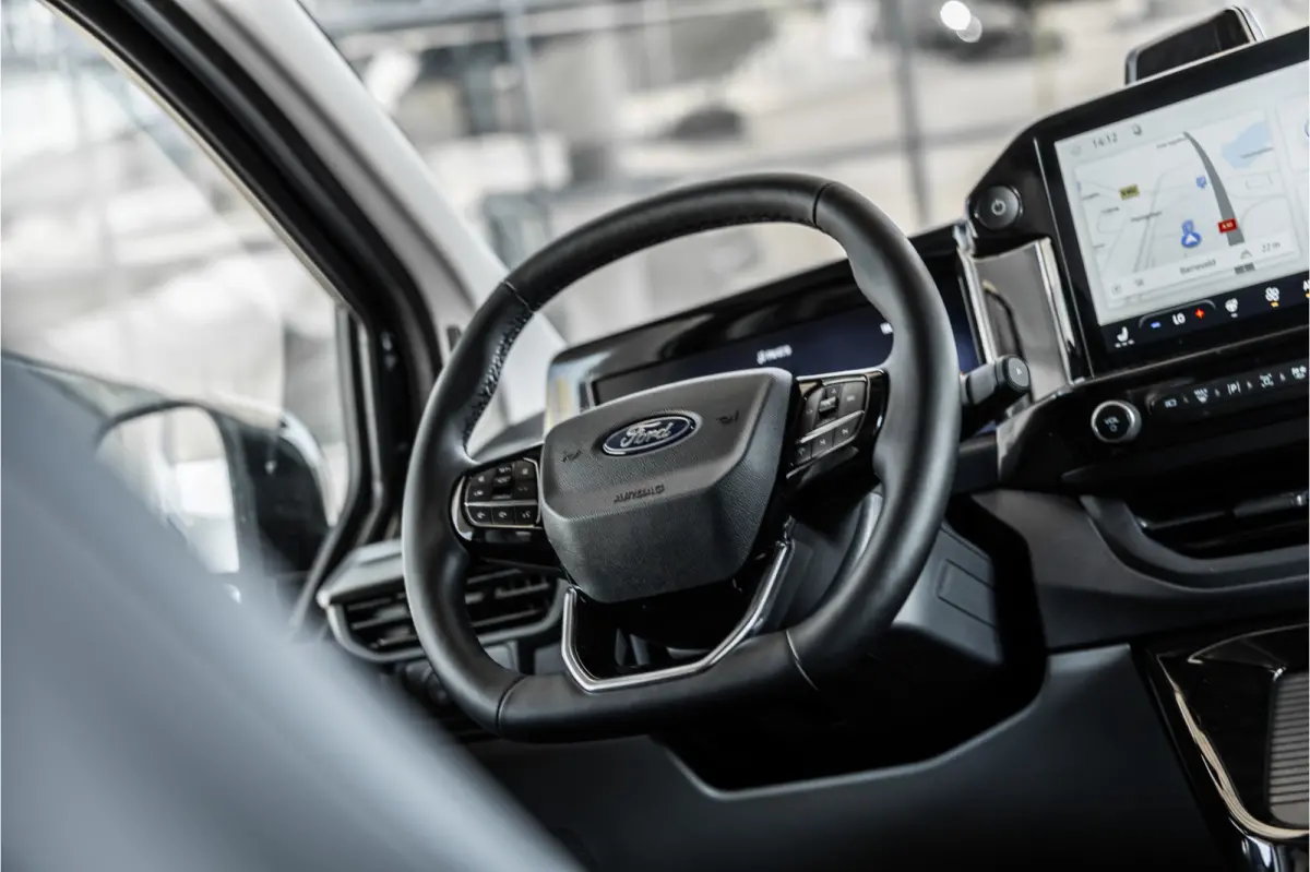 340 L2H1 DC Sport 65 kWh | Dubbel cabine | 350 KM Range | 360 Camera | Driving Assistant | L+R Schuifdeur | DSS LED | Middenconsole | 5-Zitter | Navigatie | CarPlay | ACC | Blind Spot | Stuu