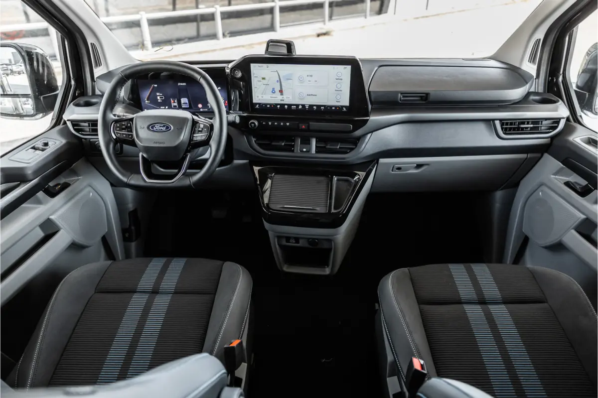 340 L2H1 DC Sport 65 kWh | Dubbel cabine | 350 KM Range | 360 Camera | Driving Assistant | L+R Schuifdeur | DSS LED | Middenconsole | 5-Zitter | Navigatie | CarPlay | ACC | Blind Spot | Stuu