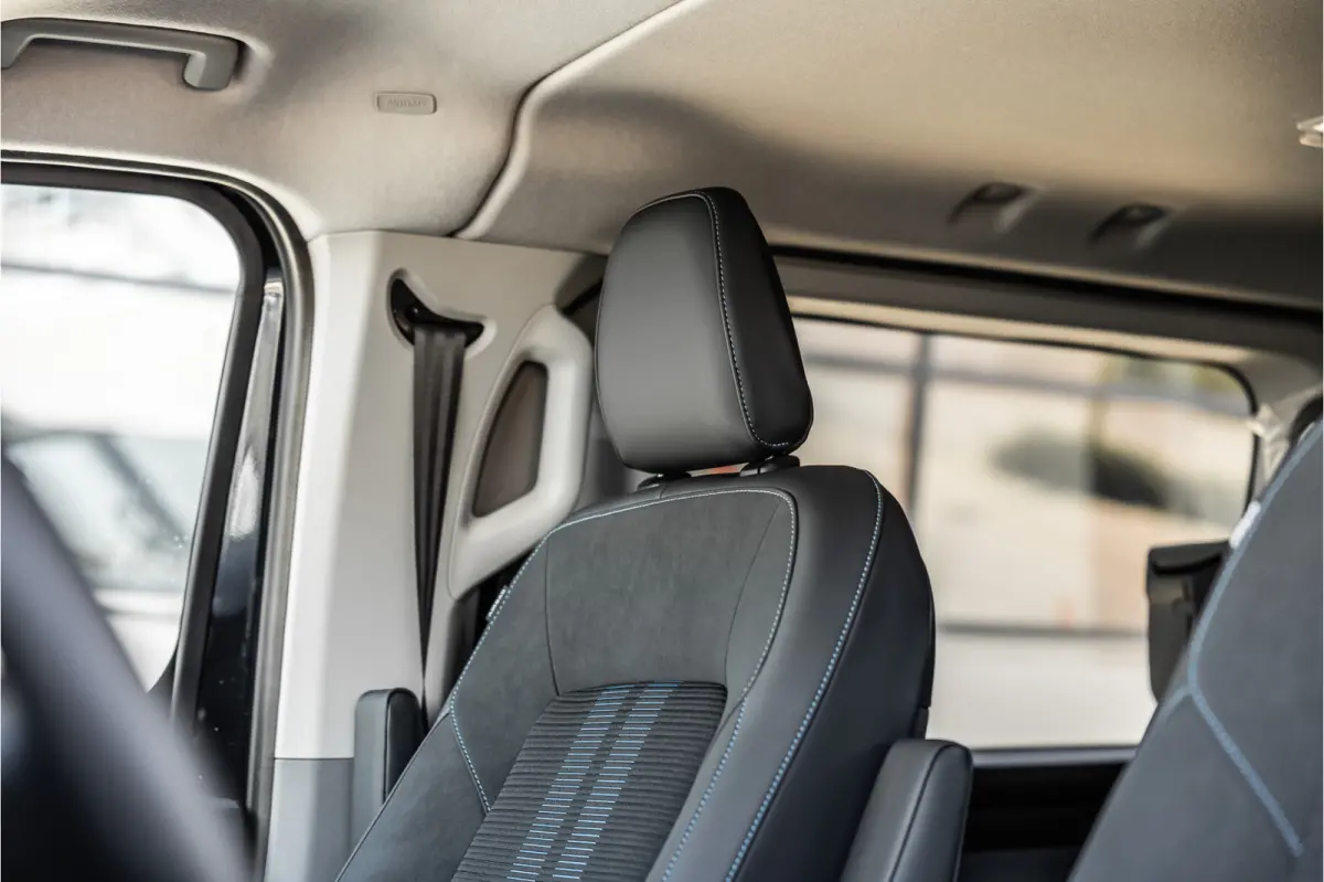 340 L2H1 DC Sport 65 kWh | Dubbel cabine | 350 KM Range | 360 Camera | Driving Assistant | L+R Schuifdeur | DSS LED | Middenconsole | 5-Zitter | Navigatie | CarPlay | ACC | Blind Spot | Stuu