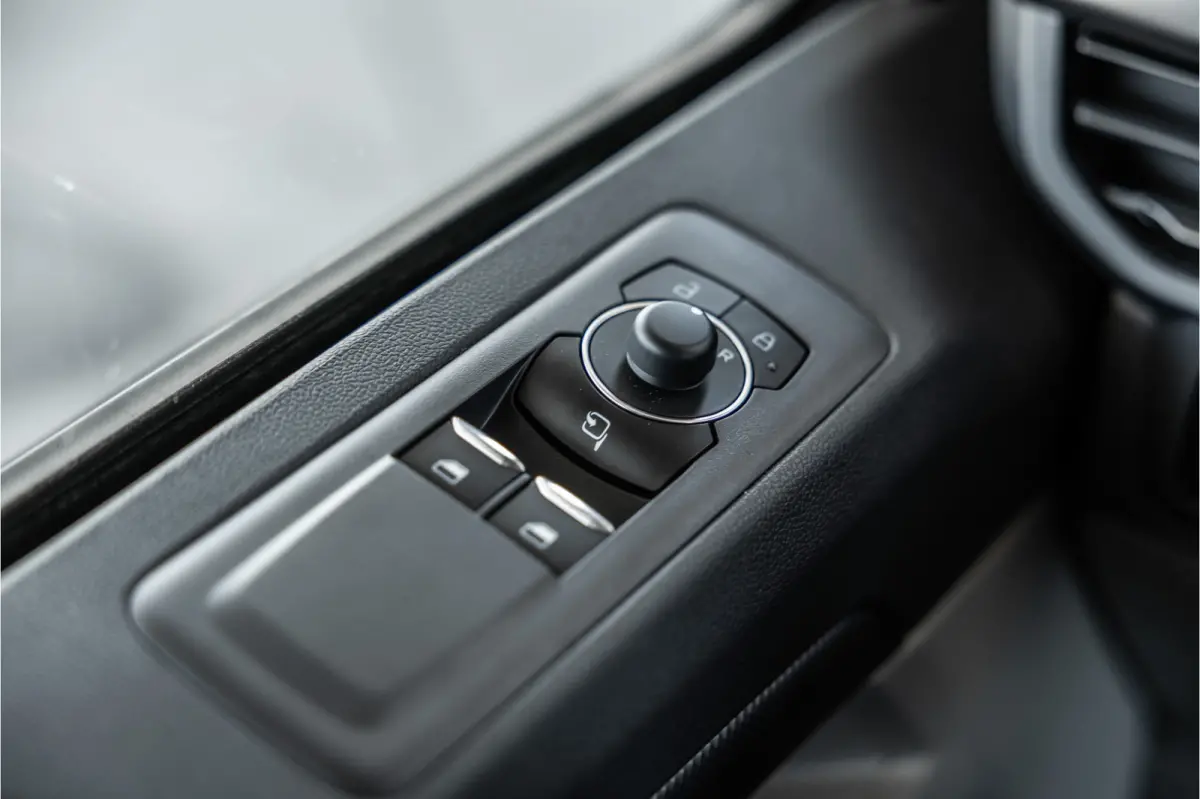 340 L2H1 DC Sport 65 kWh | Dubbel cabine | 350 KM Range | 360 Camera | Driving Assistant | L+R Schuifdeur | DSS LED | Middenconsole | 5-Zitter | Navigatie | CarPlay | ACC | Blind Spot | Stuu