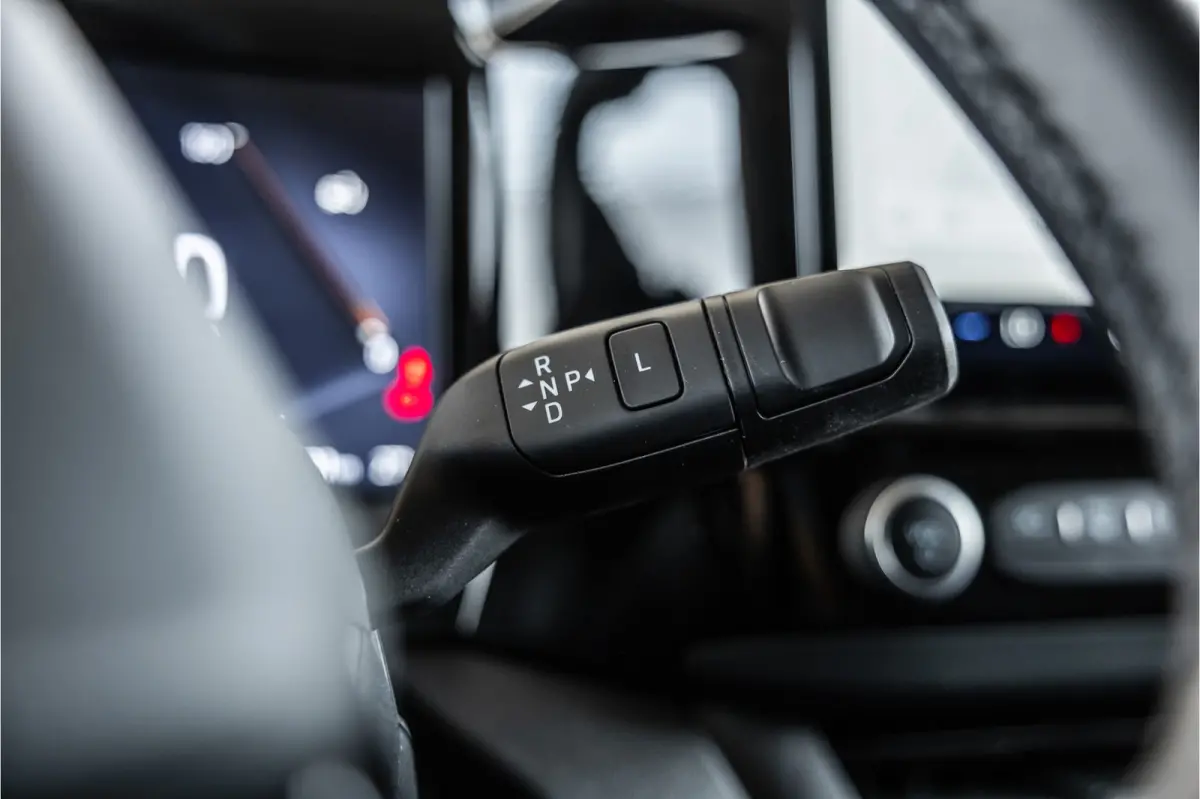 340 L2H1 DC Sport 65 kWh | Dubbel cabine | 350 KM Range | 360 Camera | Driving Assistant | L+R Schuifdeur | DSS LED | Middenconsole | 5-Zitter | Navigatie | CarPlay | ACC | Blind Spot | Stuu